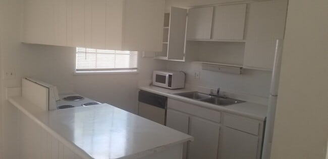 Building Photo - Grove Park One bedroom condo