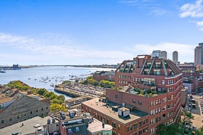 Building Photo - 300 Commercial St