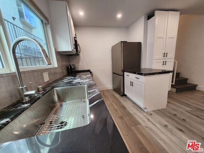 Building Photo - 1951 Selby Ave