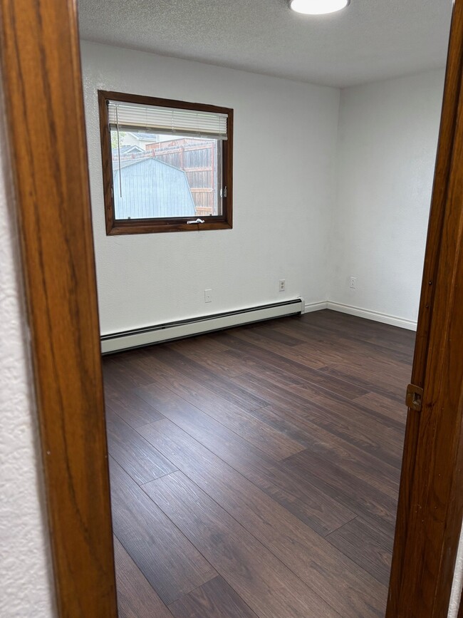 Building Photo - 1180 Golden Dawn Cir
