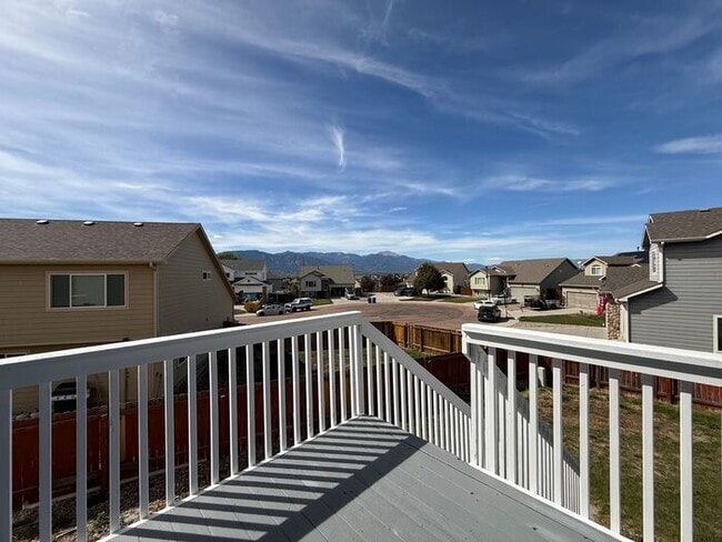 Building Photo - 5-bedroom home with expansive mountain views!