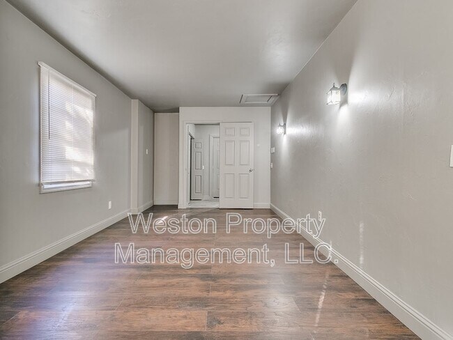 Building Photo - 2101 Westchester Dr