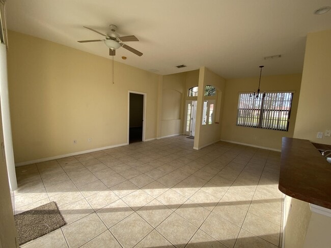 Building Photo - 404 Cinnamon Dr