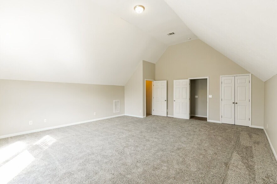 Building Photo - 110 Lyndhurst Dr