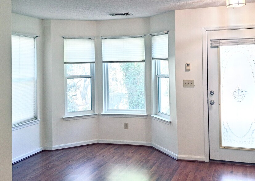 Building Photo - Room in Single Family Home on Caloosa Cove SW