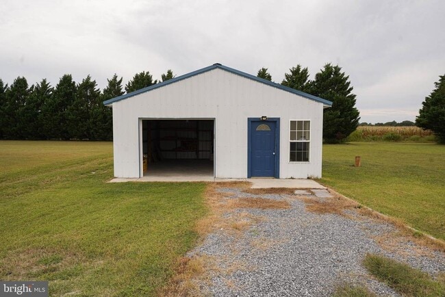 Building Photo - 12179 Country Dr