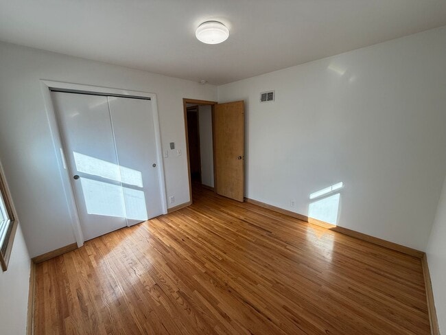 Building Photo - 3BR off 50th and Center