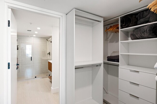 Building Photo - 9499 Collins Ave