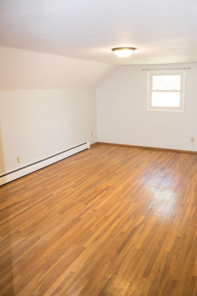 Building Photo - Curwood Dr