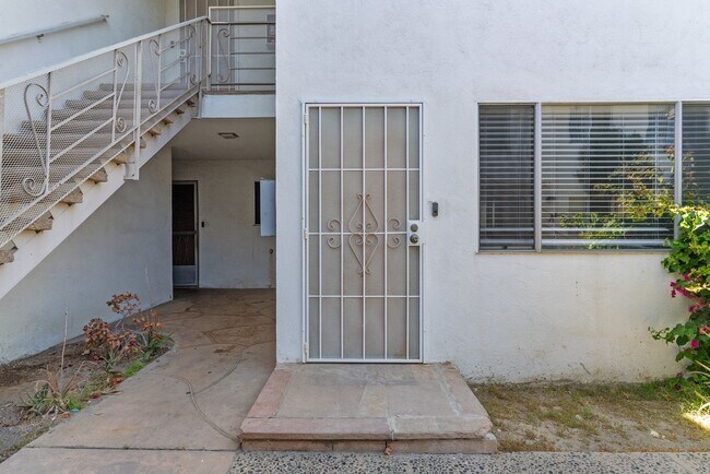 Interior Photo - 425-441 Gaviota Ave.