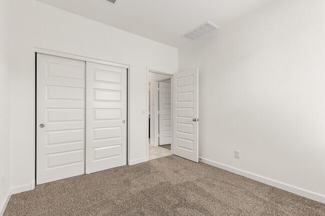 Building Photo - Brand New - Never Lived In 4 Bedroom / 2 B...