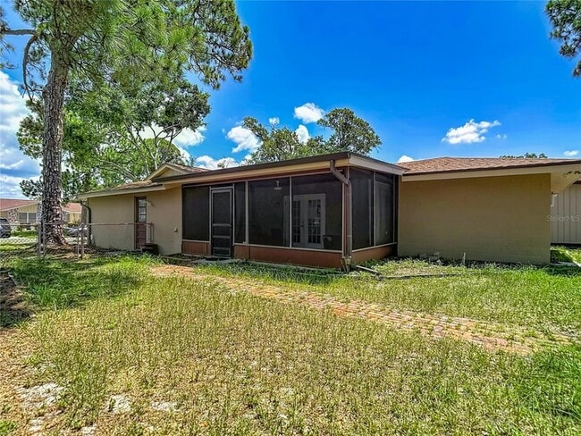 Building Photo - 7916 Woodgrove Cir