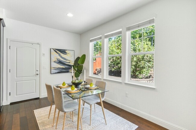 Building Photo - 3069 Vittoria Loop