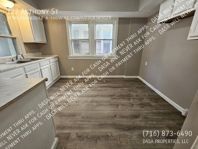Building Photo - 132 Anthony St