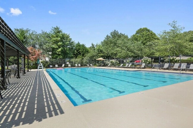 Building Photo - 925 Briars Bend