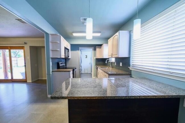 Building Photo - Student-Friendly Room for Rent in Richardson - $1,500.00/Masters (Shared Housing)