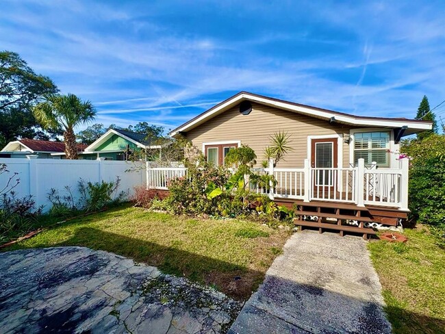 Building Photo - 302 W Haya St