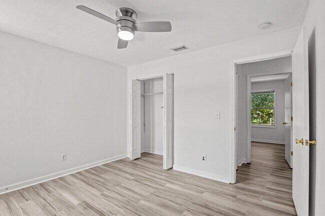 Building Photo - 612 Santa Barbara Blvd S