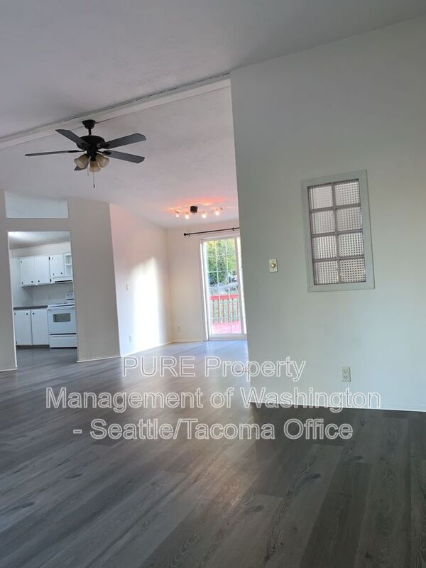 Building Photo - 16008 34th St E