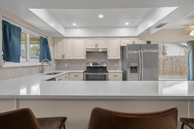 Building Photo - 304 Old Course Dr