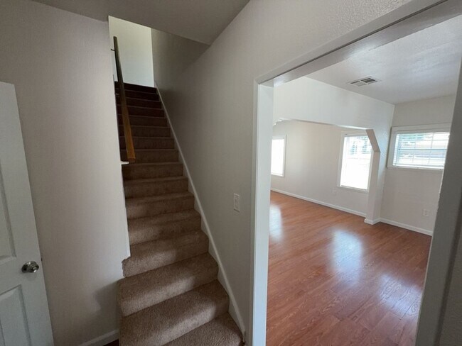Building Photo - 328
