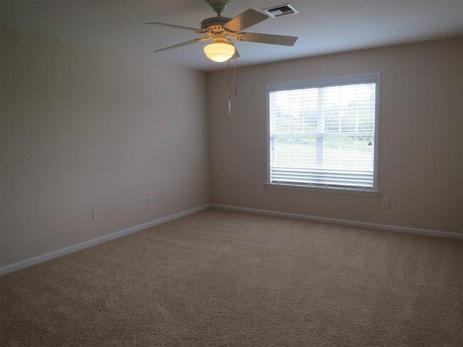 Building Photo - 305 Cinnamon Way