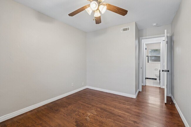 Building Photo - Charming 3-Bed Home with Spacious Backyard & Prime OKC Location