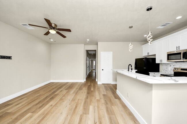 Building Photo - 5211 Amy St