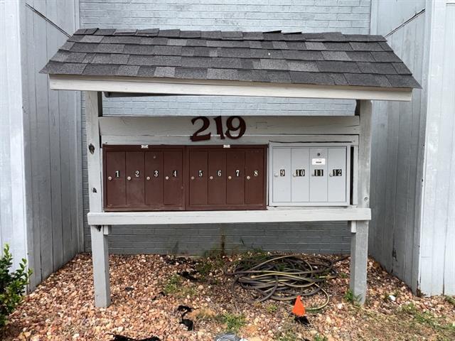 Building Photo - 219 Fry St
