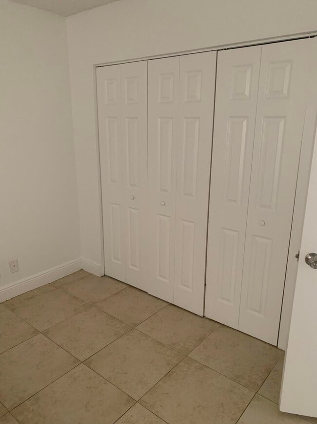 Building Photo - 1482 Lake Crystal Dr