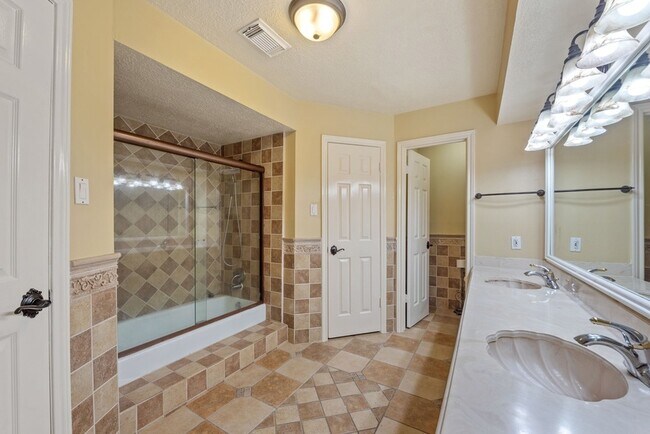 Building Photo - 9719 Godstone Ln