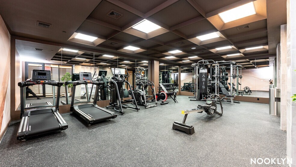 Building Photo - 654 Madison St