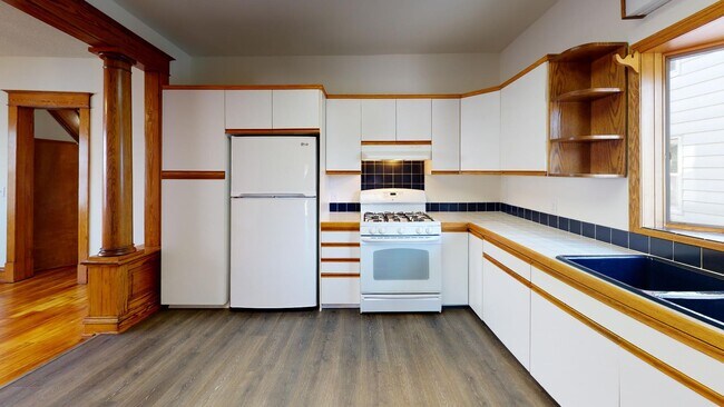 Building Photo - 1025 Park St SW