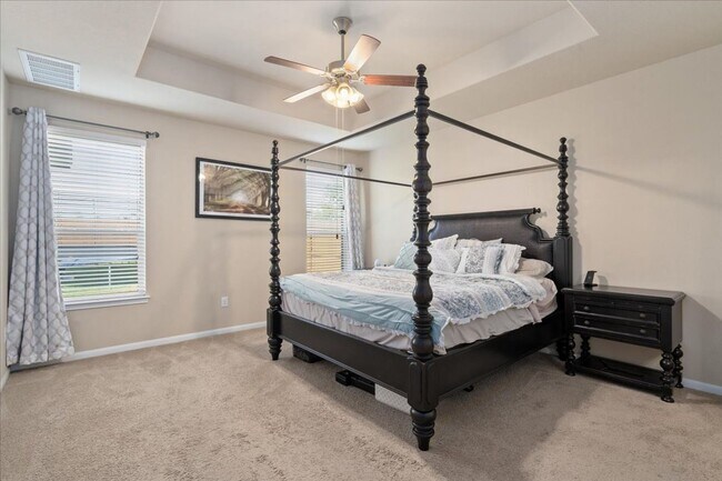 Building Photo - Spectacular 4 Bedroom, 3.5 Bath, Corner Lo...