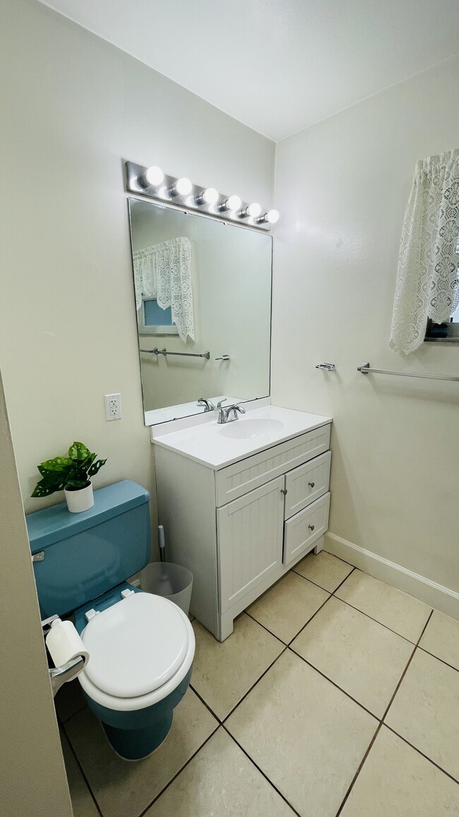 Shared Bathroom (Units #2, #3, and #4) - 2155 Alafaya Trail