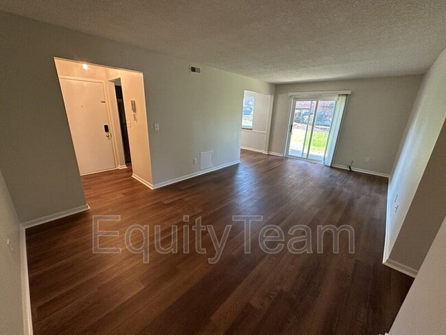 Building Photo - 3920 Mack Rd