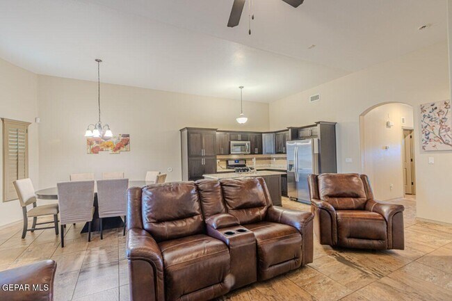 Building Photo - 13159 Wellington