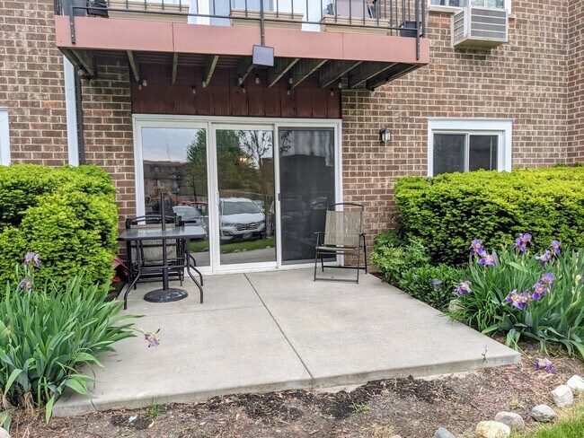Primary Photo - 10369 Dearlove Rd