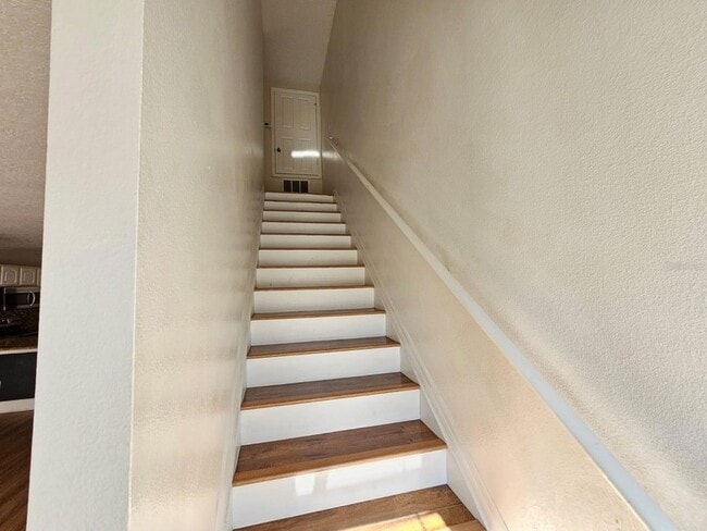 Building Photo - 608 Cresting Oak Cir