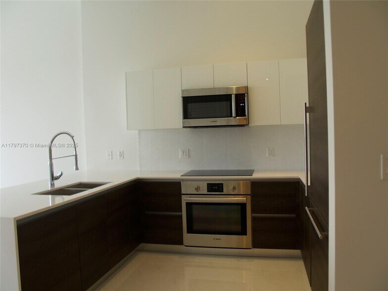 Building Photo - 301 Altara Ave