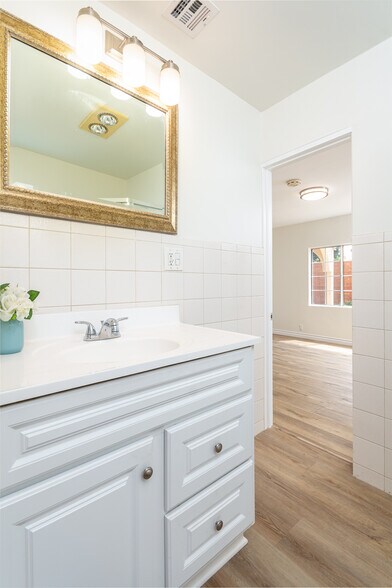 Building Photo - 5617 Katherine Ave