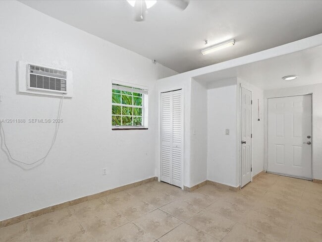 Building Photo - 1137 Asturia Ave