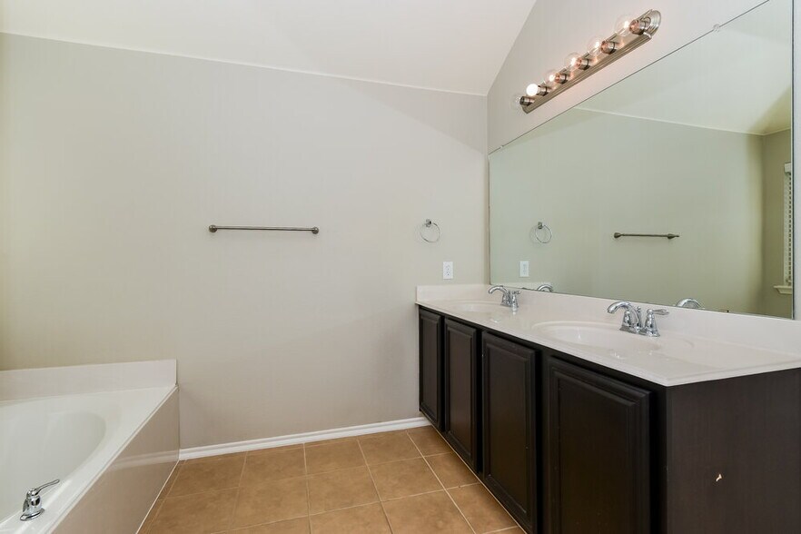 Building Photo - 146 Briar Grove Dr