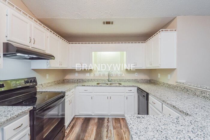 Building Photo - 45 Stoneview Cir