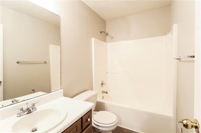 Building Photo - 3221 Victoria Pl Dr