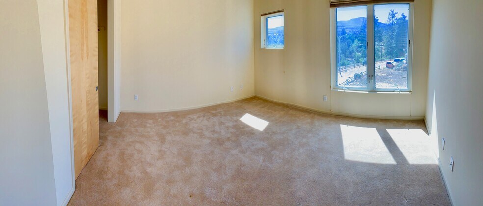 3rd bdrm, mountain views, closet space - 21 Canyon View