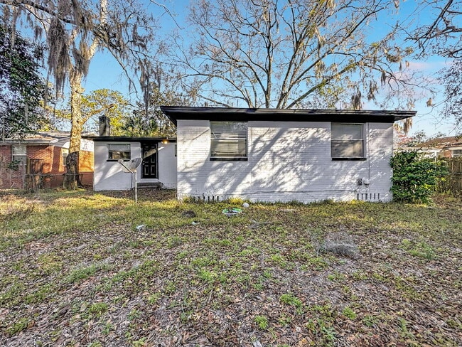 Building Photo - 5330 Quan Dr