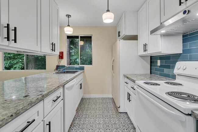 Building Photo - 4104 68th Ave NW
