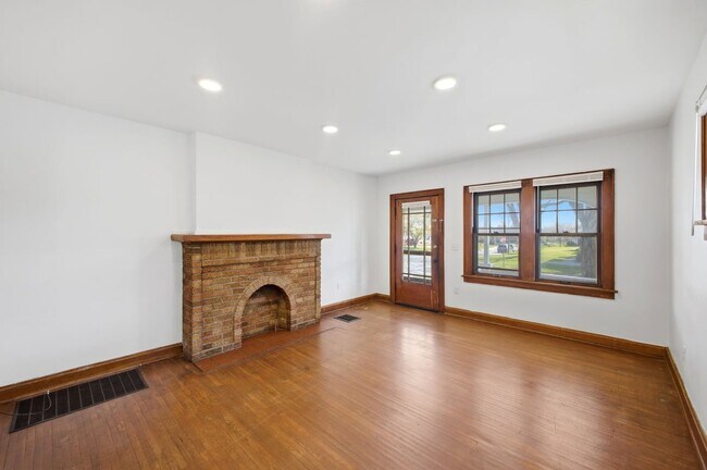 Building Photo - 417 S Huron Ave