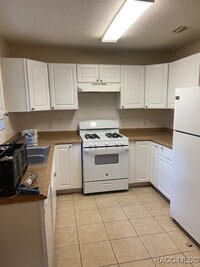 Building Photo - 21142 SW Rainbow Lakes Blvd